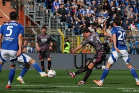 kaiyun电竞-瓦伦西亚全队整体爆发，联手赢得比赛